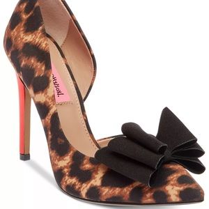 Betsey Johnson  pumps like new